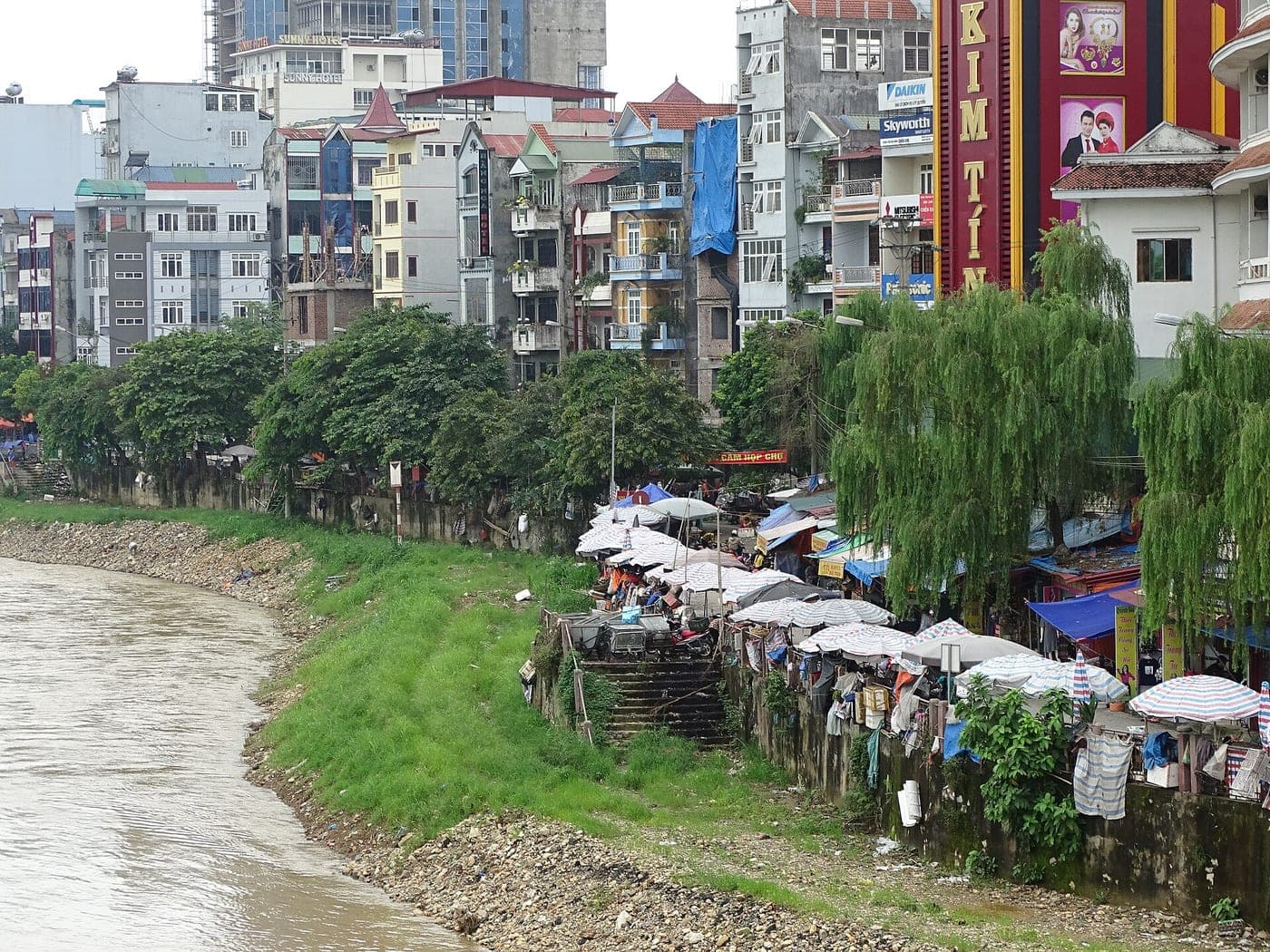 Riverfront Scene - Cao Bang - Vietnam (48113223833)